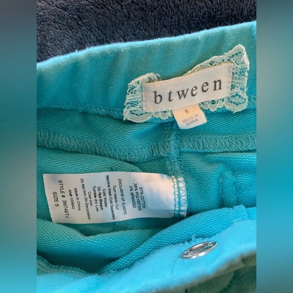 Bundle of 3: NWOT headband + sequin ice cream shirt + shorts size 5T by btween - Picture 2 of 6